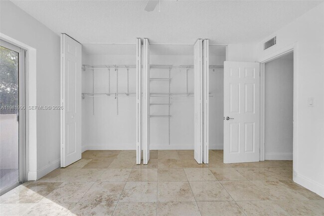 Building Photo - 12101 NE 6th Ave