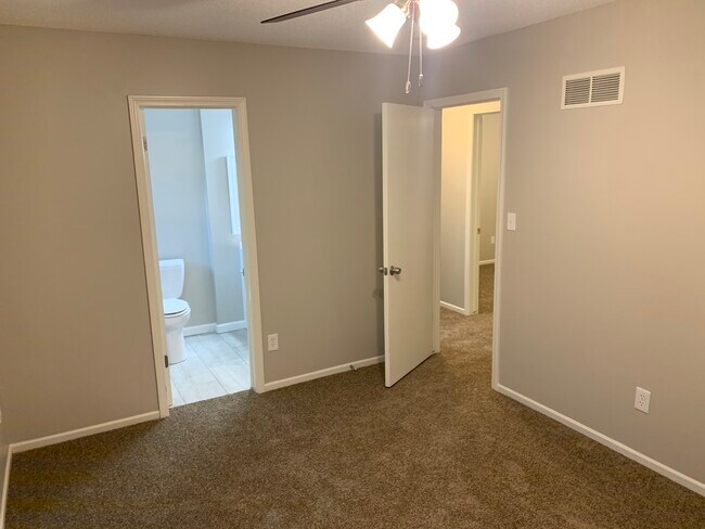 Building Photo - 9715 Donnelly Ave