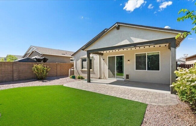 Building Photo - Lovely Two Bedroom Near Golf and Airport-Prescott