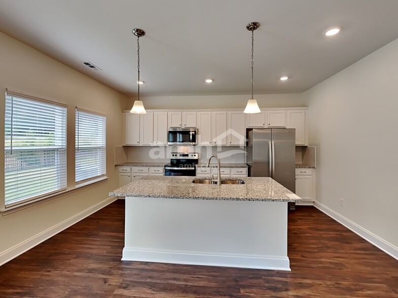 Building Photo - 5949 Hagar Vly Dr