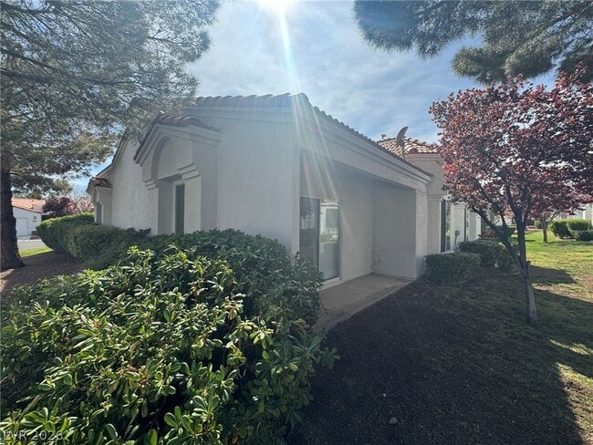 Building Photo - 8772 Bridgeport Bay Ave