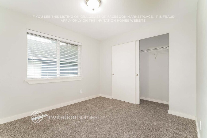 Building Photo - 19420 12th Ave Ct E