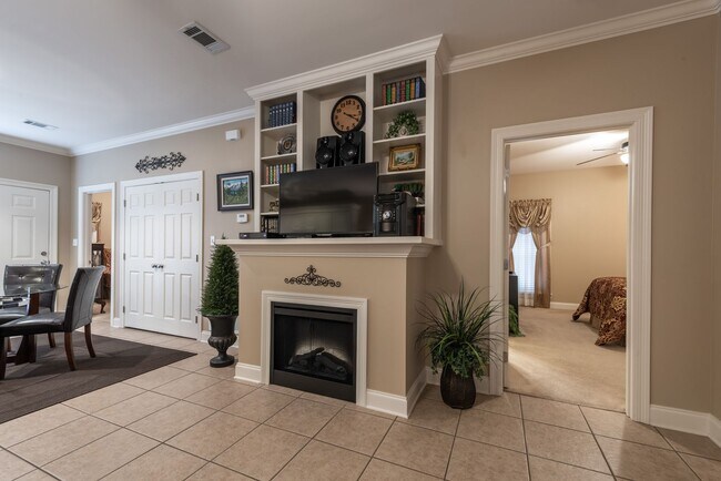 Building Photo - Woodshire Duplexes & Townhomes