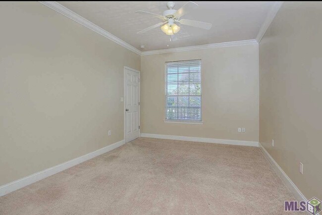 Building Photo - 4441 Burbank Dr