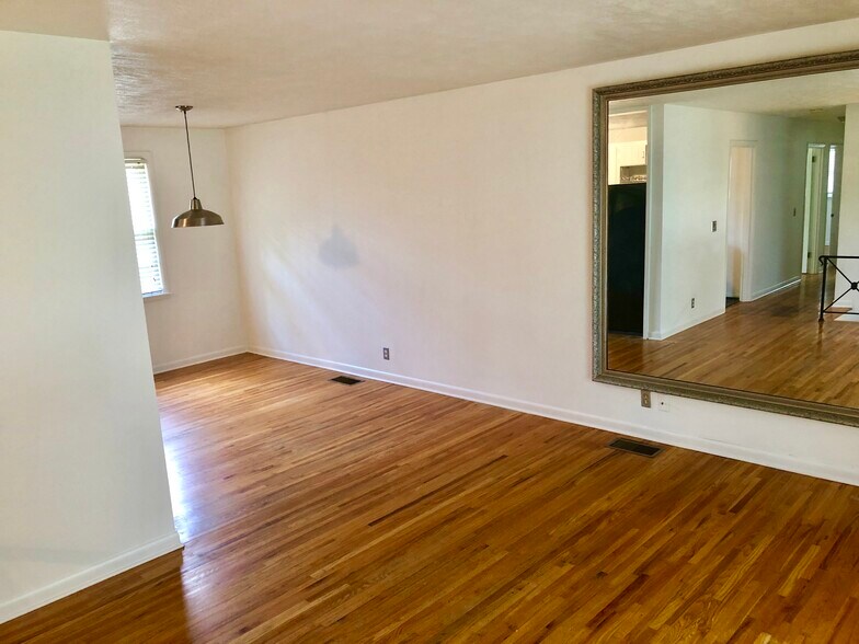 Building Photo - 4807 Jeffery Dr