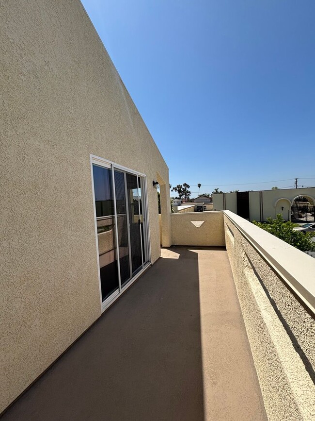 Building Photo - Green-4351