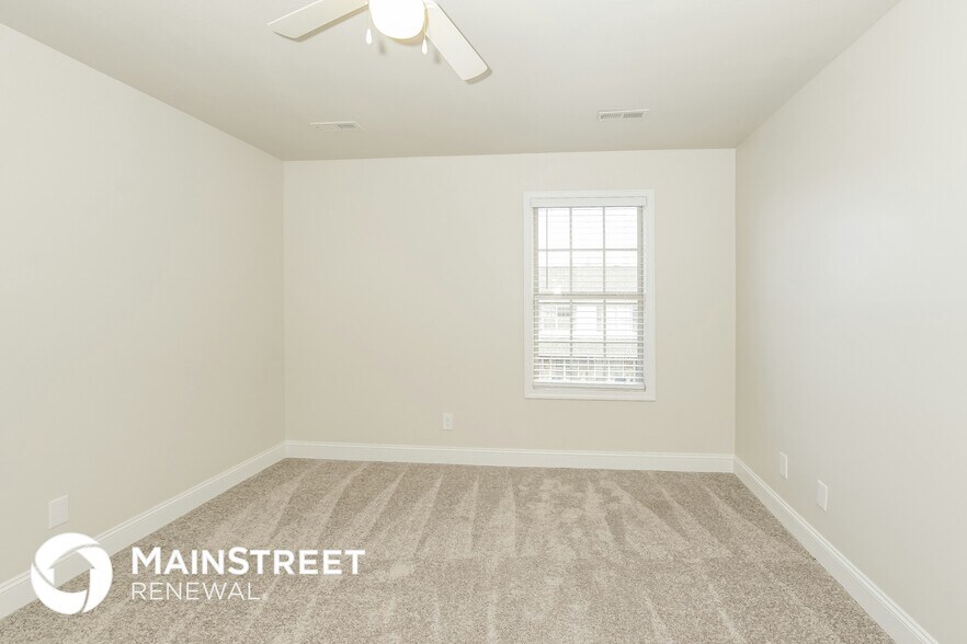 Building Photo - 7213 Deer Springs Way