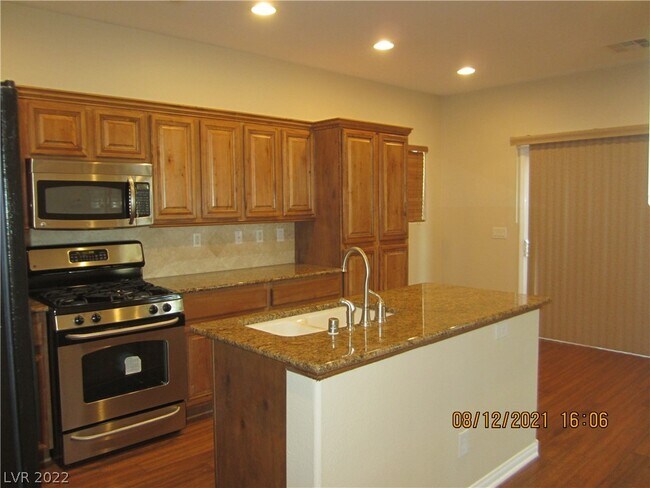 Primary Photo - 10582 Verona Wood St