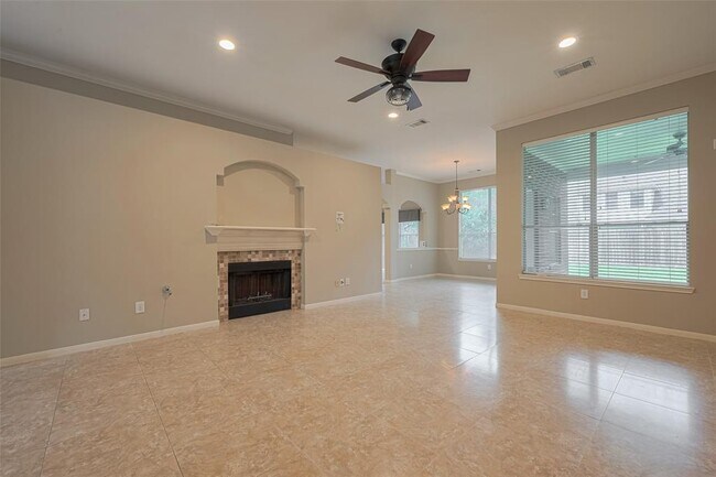 Building Photo - 9502 Willow Crossing Dr