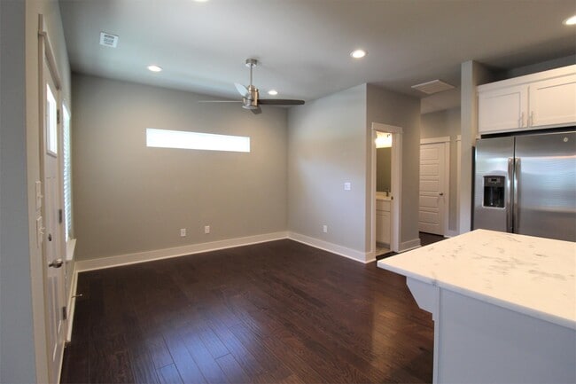 Building Photo - 2055 S Florida Way