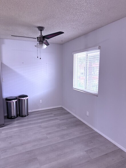Dining Area - 4700 Clair Del Ave
