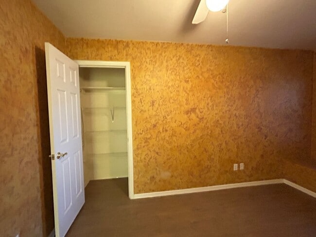 Building Photo - Unique 4 Bedroom, 2 Bath 2 Car Garage