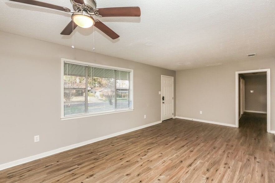 Building Photo - 1665 Aurora St