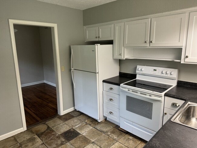 Building Photo - 4479 Oriole St