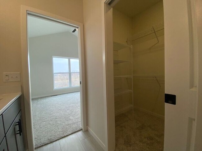 Building Photo - $2,275 | 3 Bedroom, 2.5 Bathroom Town Home | Pet Friendly | Sublease* | Available for August 1st,...