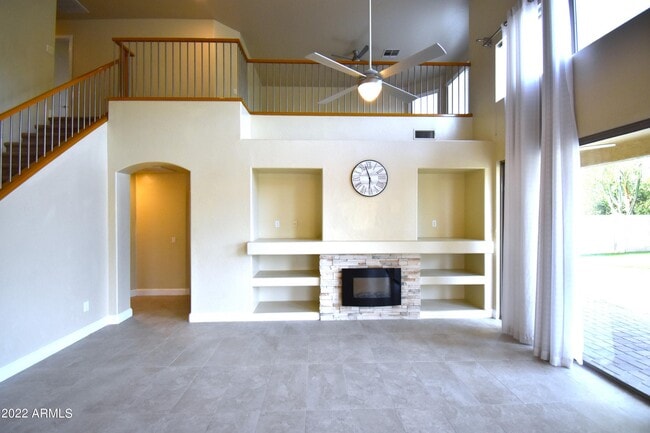 Building Photo - 768 E Irma Ln