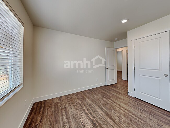 Building Photo - 1712 194th St Ct E