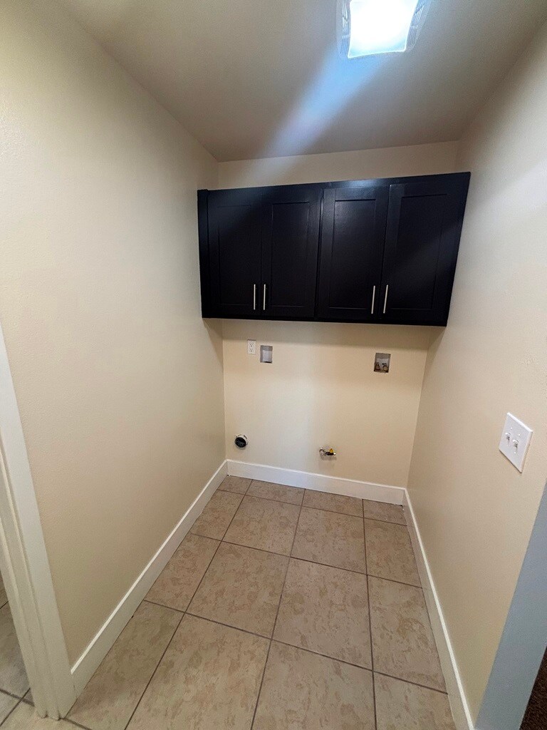 Building Photo - 148 W 79th St