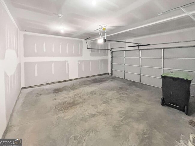 Building Photo - 5784 Silver Lk Dr