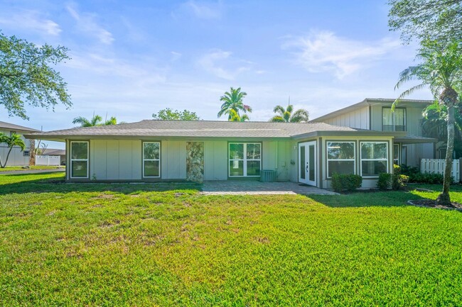 Building Photo - Fully Renovated 3 Beds 2 baths condo off M...