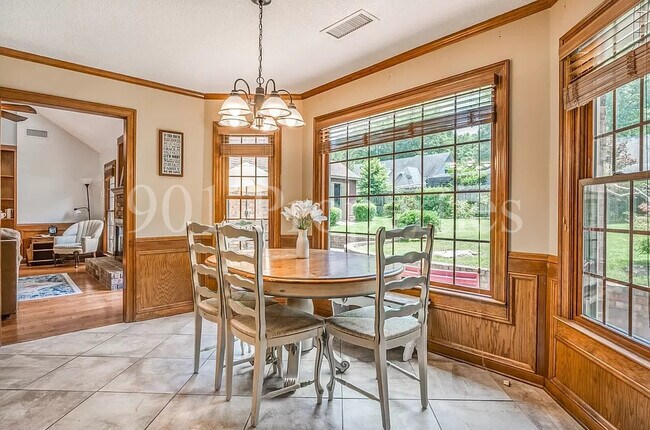 Building Photo - 5981 Diplomat Pl