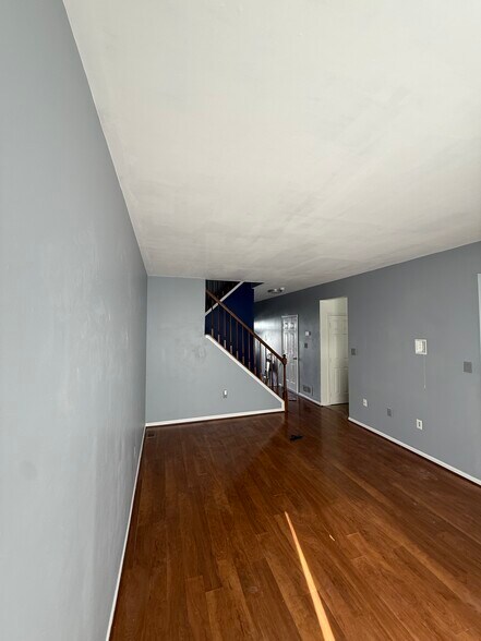 Building Photo - 12 Paynter St