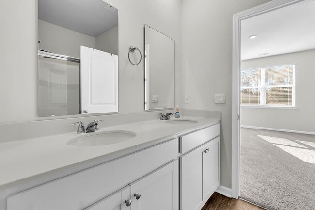 Building Photo - 3 Bedroom 2.5 Bath Located in Pine Hills i...