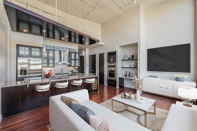 Building Photo - 2600 W 7th St