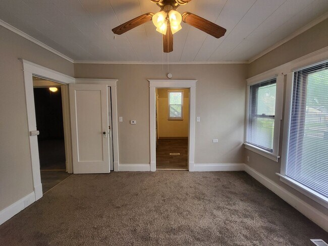 Primary Photo - 3225 5th Ave