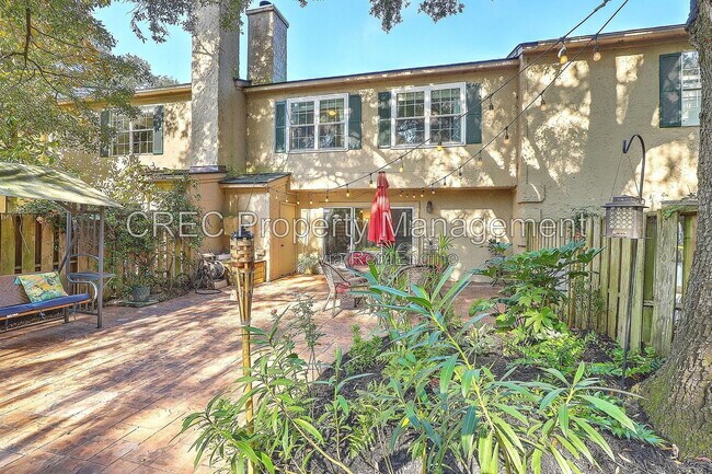 Building Photo - 2065 Emerald Terrace