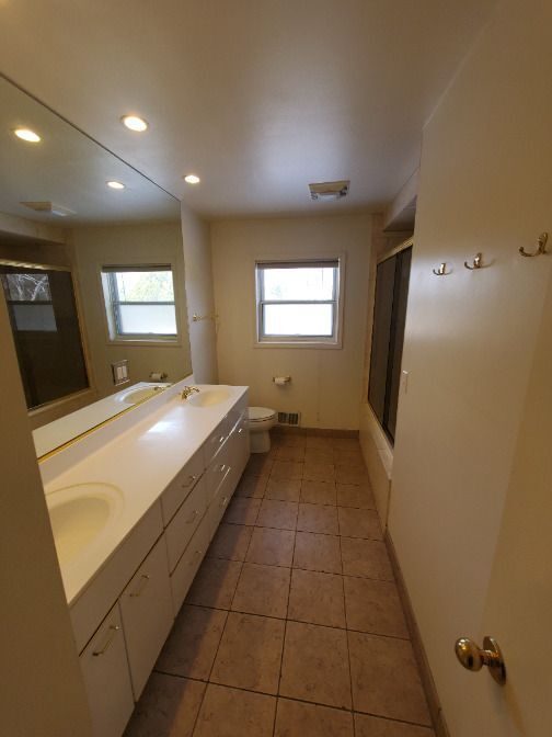 Building Photo - 8862 N Malibu Dr
