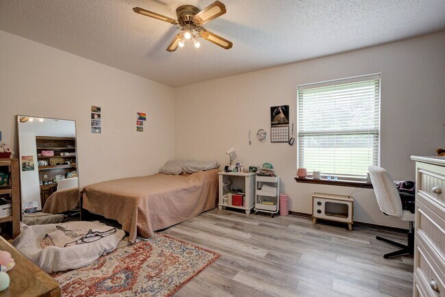 Building Photo - 1340 Bryant Cir