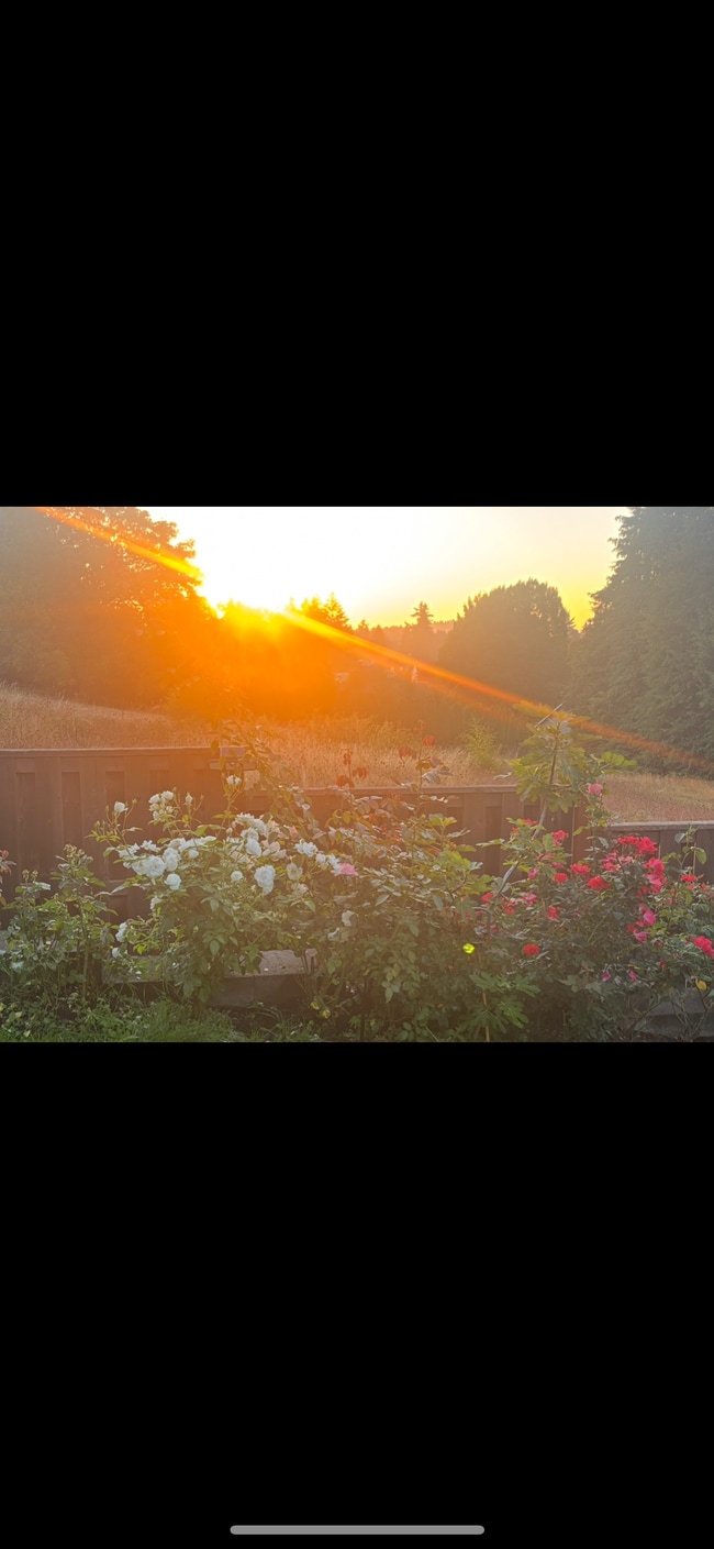 Building Photo - 5909 NE 38th Ct