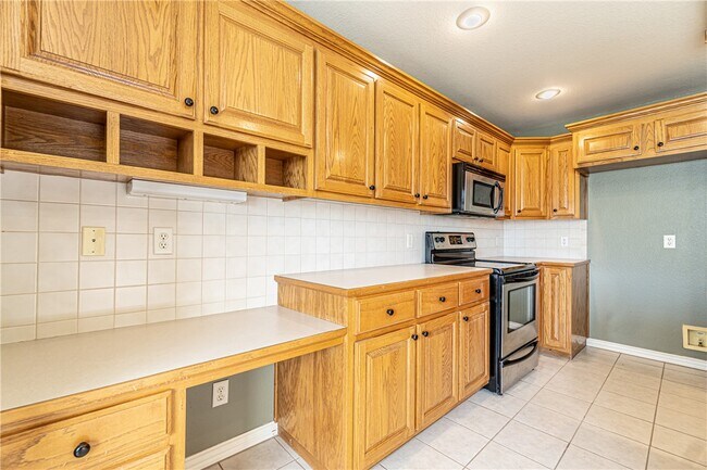 Building Photo - 213 Shane Dr