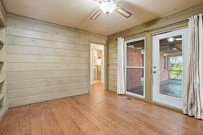 Building Photo - 2608 Highview Terrace