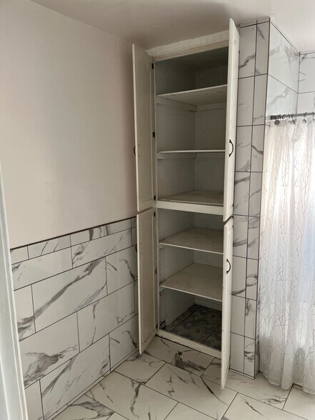 Building Photo - 10408 McNerney Ave