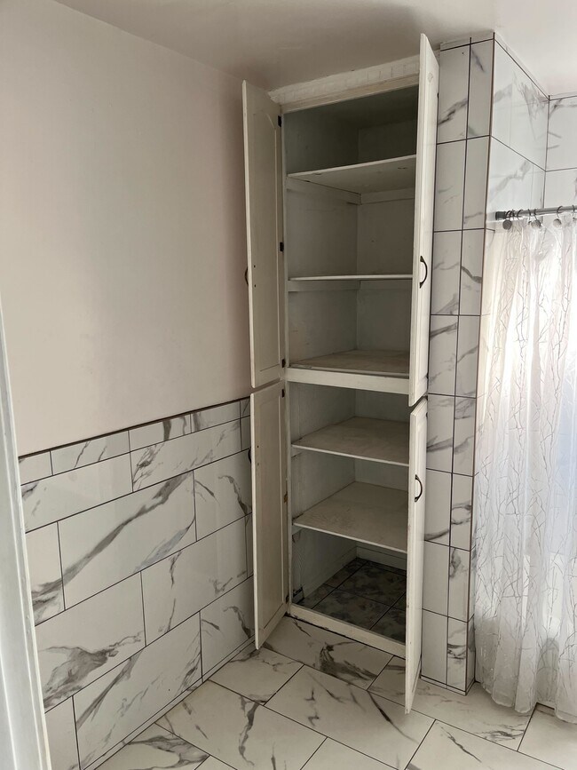 Building Photo - 10408 McNerney Ave