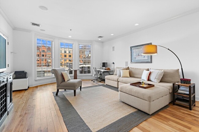 Building Photo - 277 Grand St