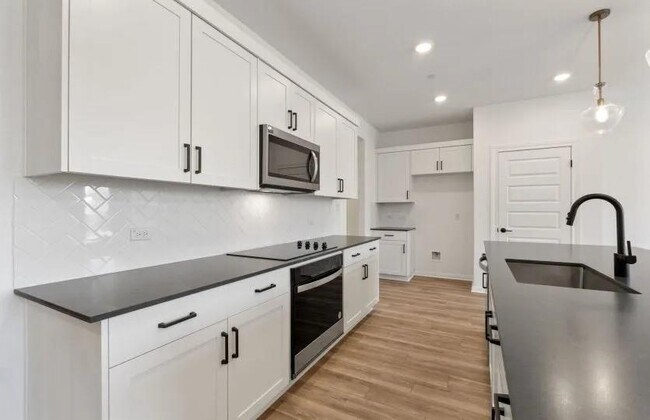 Building Photo - 2725 Woodall Dr