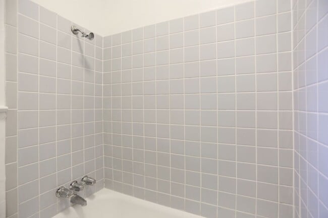 Building Photo - 1243 Pine St