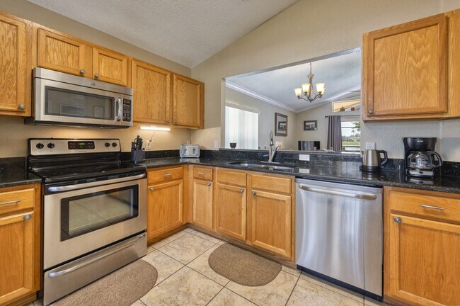 Building Photo - 1070 Lake Berkley Dr