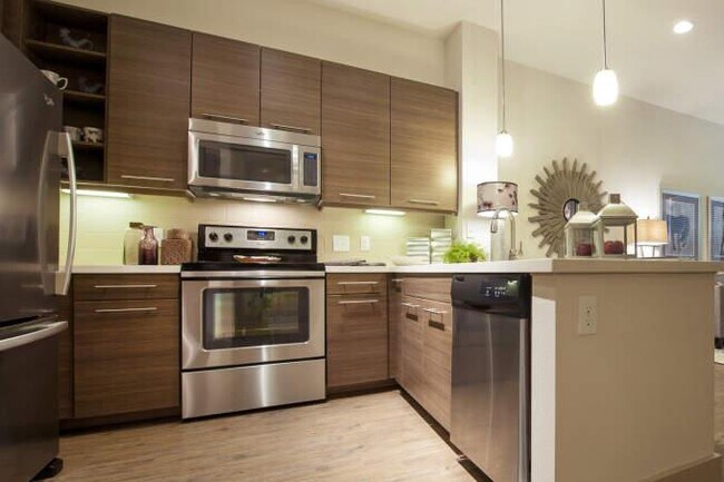 Building Photo - 2 bedroom in Houston TX 77002