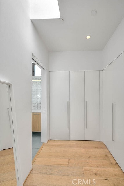 Building Photo - 1825 N Kenmore Ave