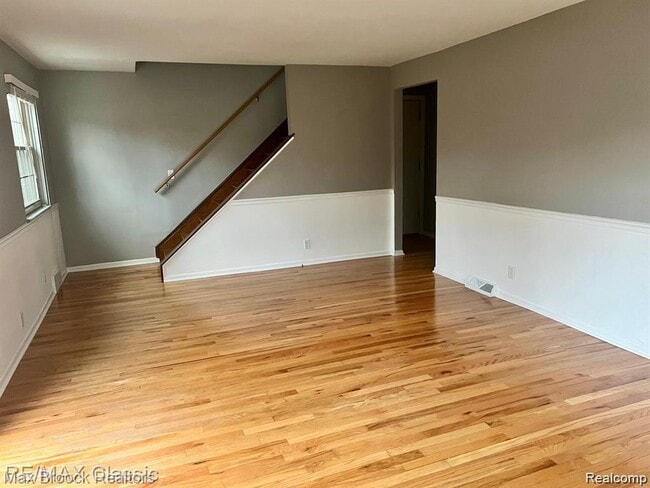 Building Photo - 615 Leon Rd