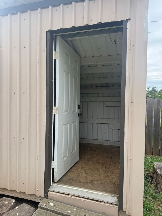 Building Photo - Furnished 1 bedroom in South Redding