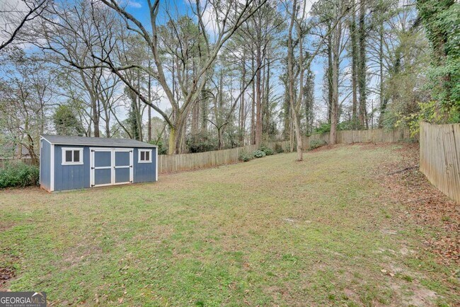 Building Photo - 2015 E Camellia Dr