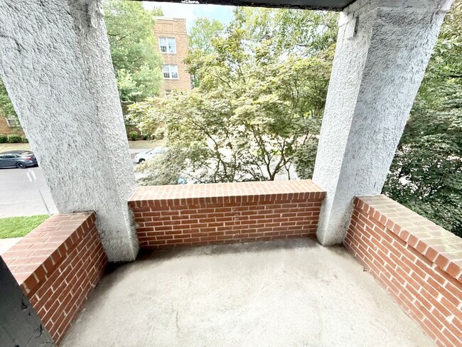 Building Photo - **BEST DEAL**Ghent -2 Bedroom condo 2nd Fl...