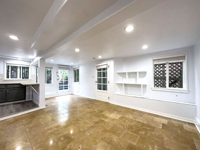 Building Photo - 344a Utah St