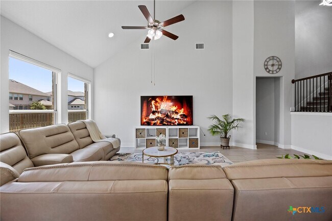 Building Photo - 1112 Lickety Ln