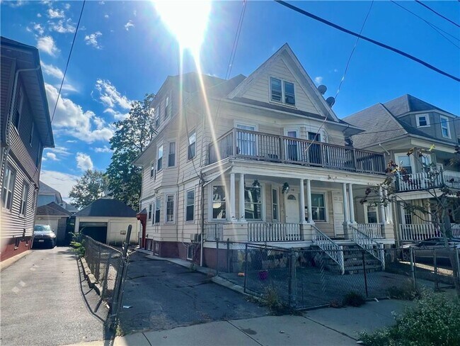 Primary Photo - 108 Lenox Ave